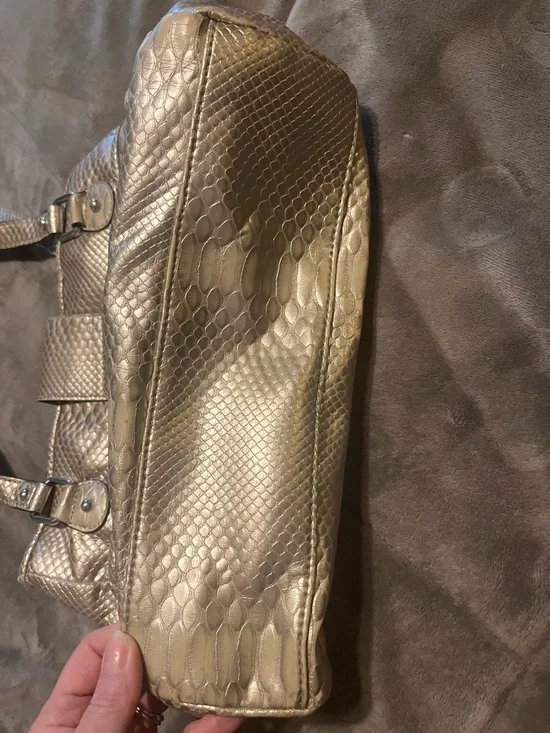 Metallic Gold Python-Texture purse - Picture 4 of 9